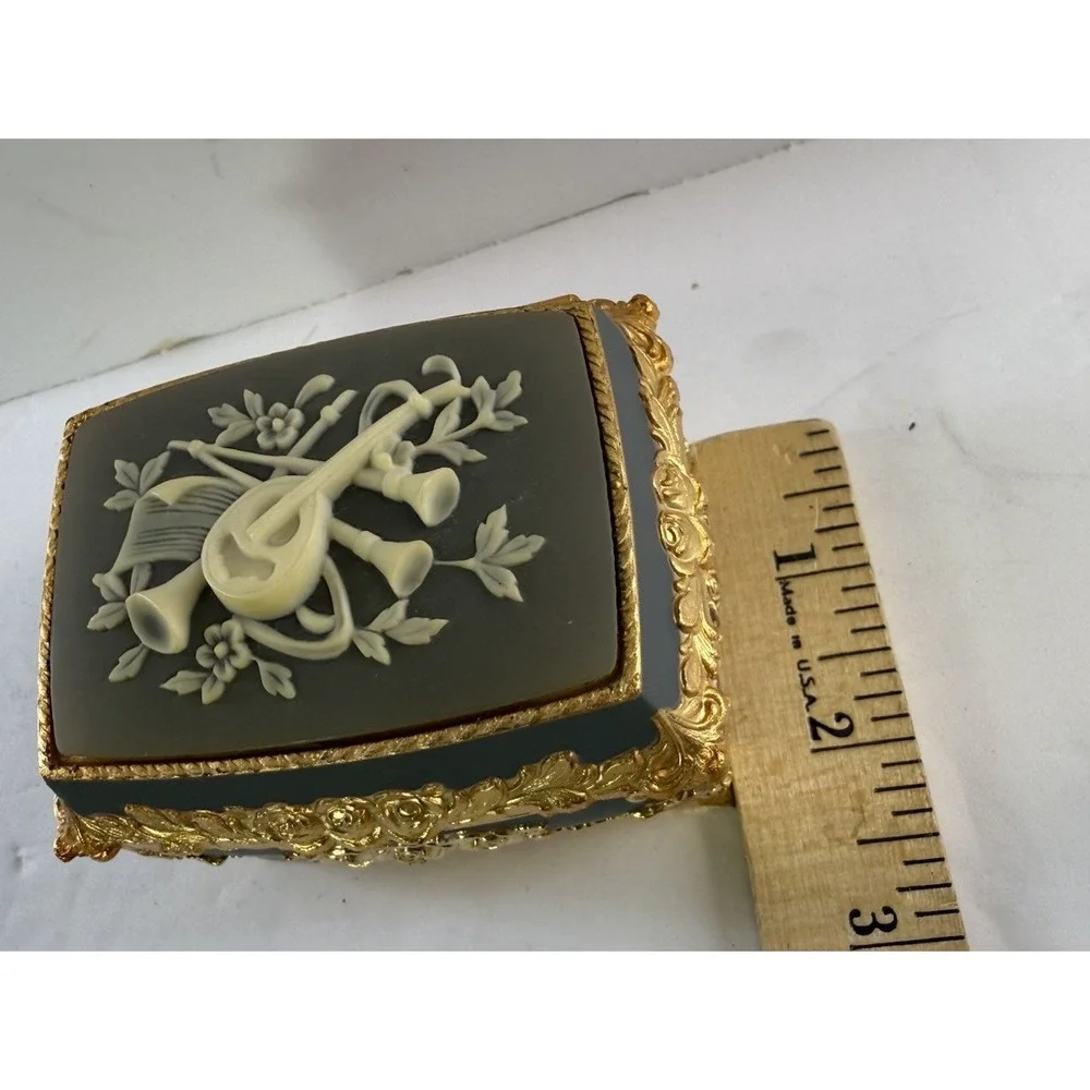 Mele gorgeous vintage